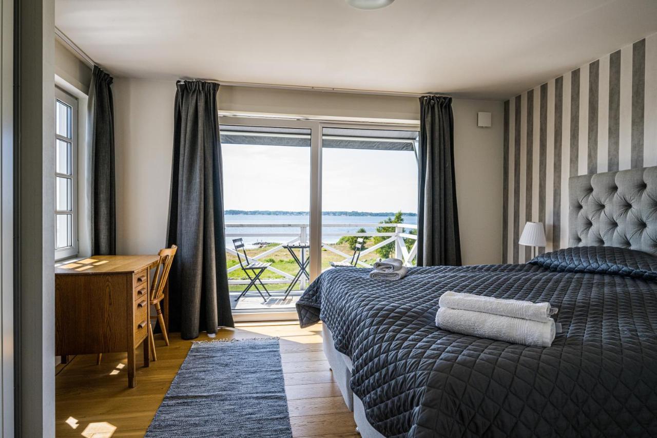 Exclusive Tranquil Villa By The Sea, Boat Available Drottningskar Экстерьер фото
