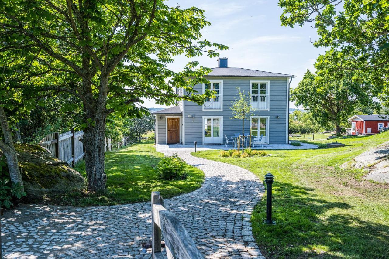 Exclusive Tranquil Villa By The Sea, Boat Available Drottningskar Экстерьер фото