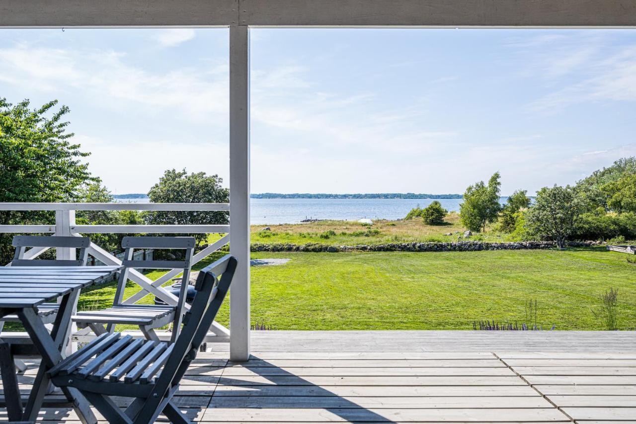 Exclusive Tranquil Villa By The Sea, Boat Available Drottningskar Экстерьер фото