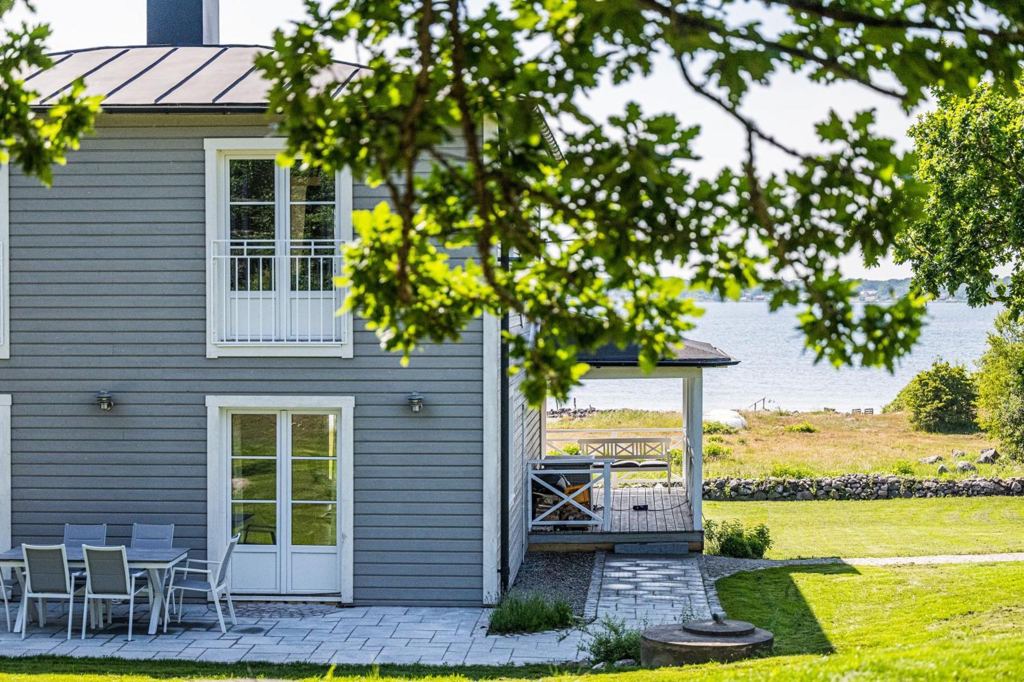Exclusive Tranquil Villa By The Sea, Boat Available Drottningskar Экстерьер фото