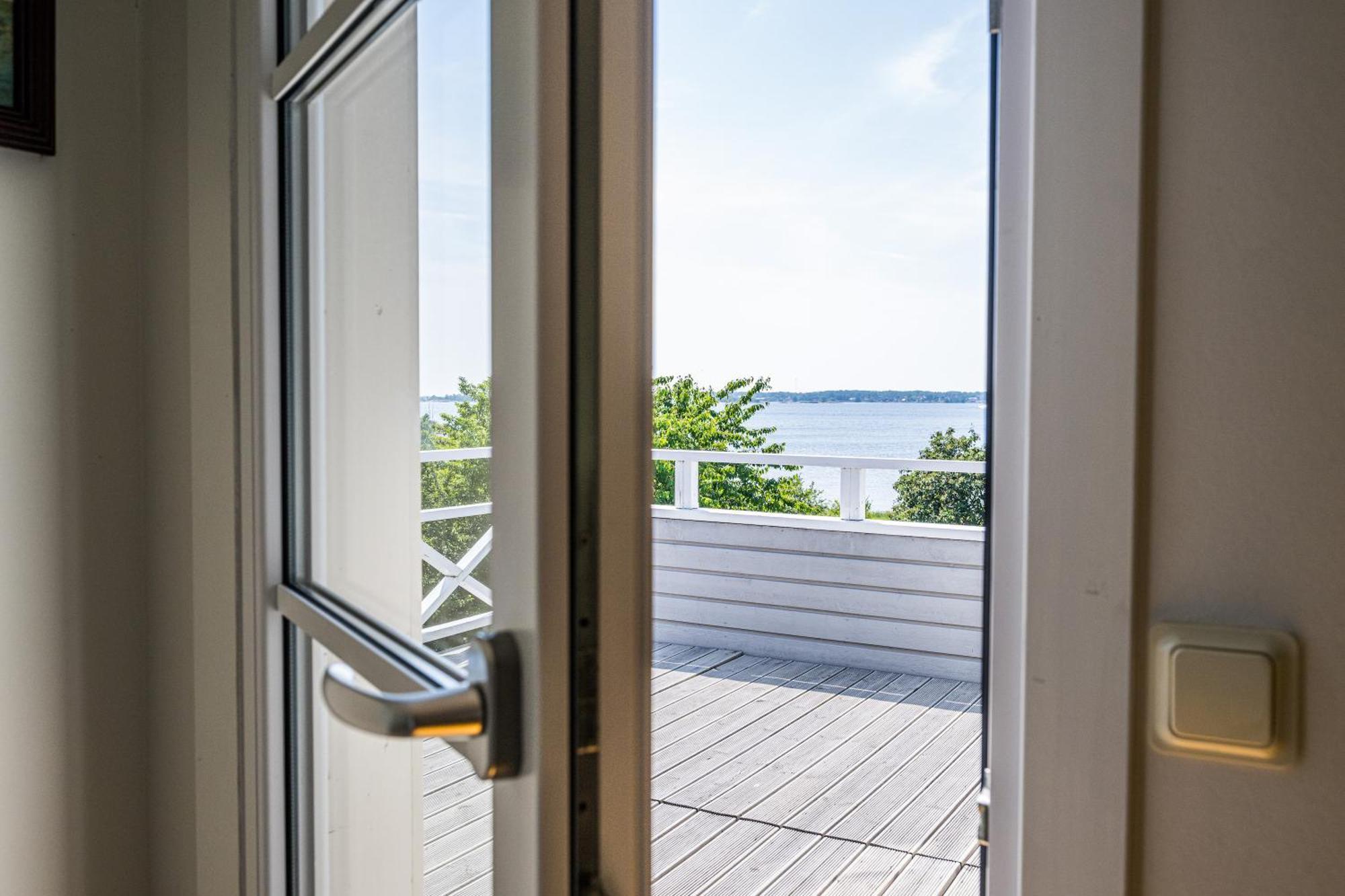 Exclusive Tranquil Villa By The Sea, Boat Available Drottningskar Экстерьер фото